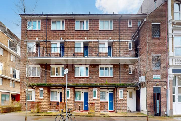 Top floor double studio with south facing balcony Tisdall House Barlow Street , Elephant and Castle